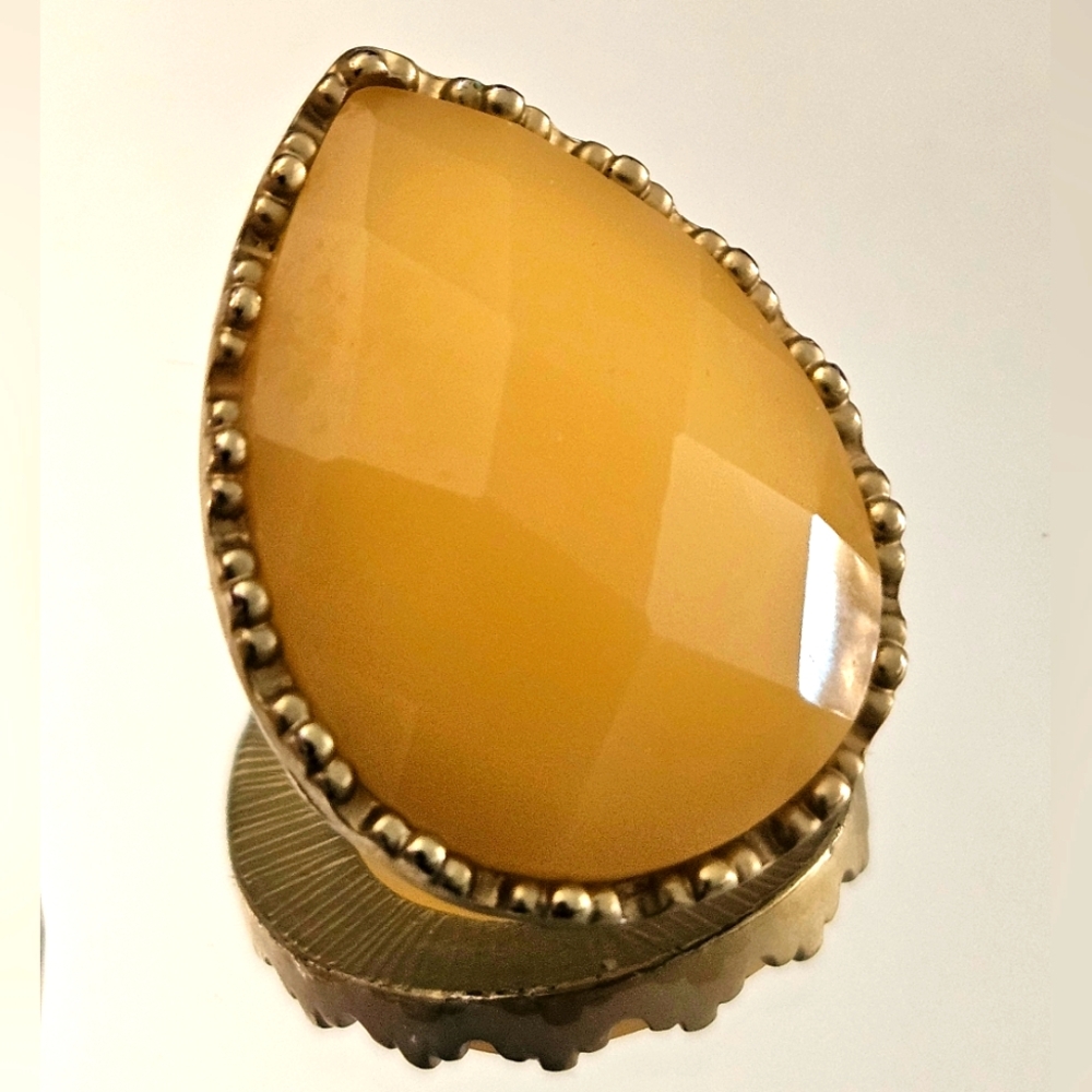 Vintage Gold Teardrop Earrings - Picture 3 of 6